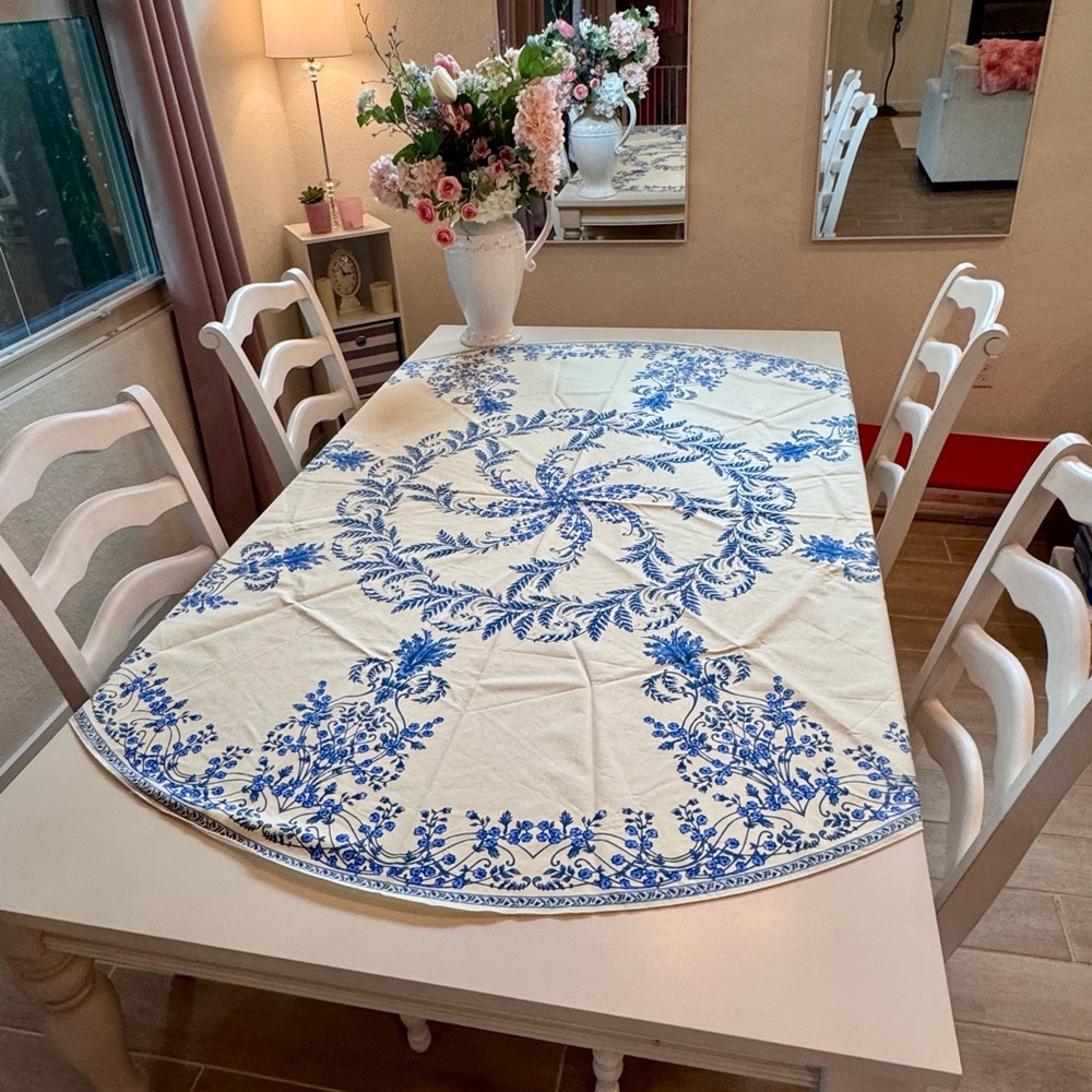 Elegant Blue and Yellow ‘Vent du Sud’ Round Tablecloth